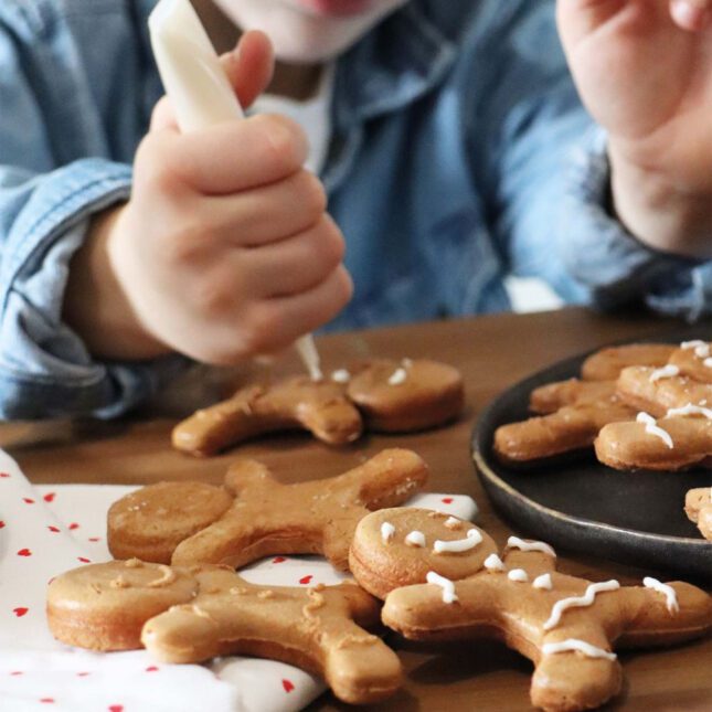 préparation pour bonhomme en pain d'épices scrapcooking